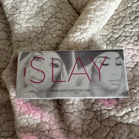 LADY Code Fake Lashes - Picture 2 of 4